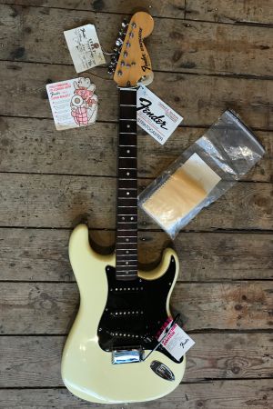 Fender (USA) Stratocaster 1977 new & Boxed with tags (used)
